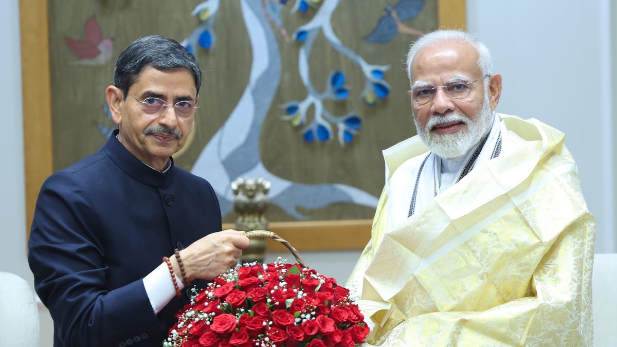 Tamil Nadu Governor Meets Prime Minister Modi in Delhi