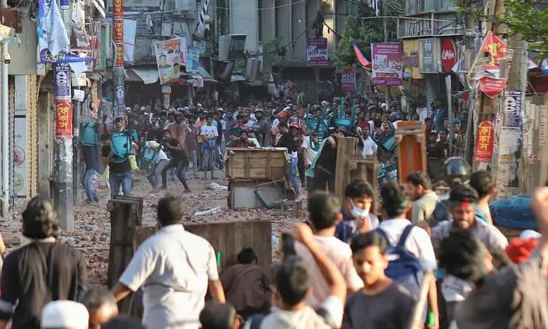 Indians return from Bangladesh