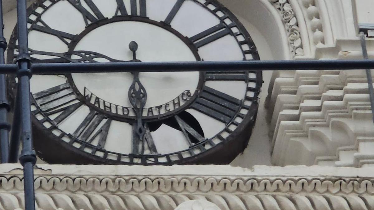 Charminar Clock found damage