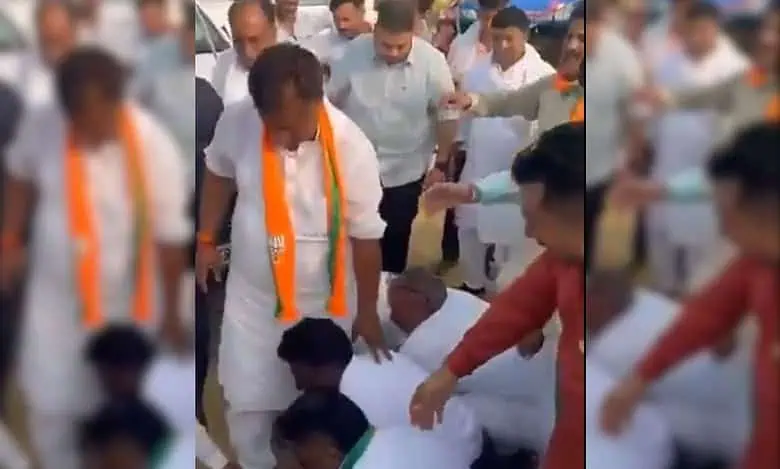 BJP Leader Criticized for Controversial Act
