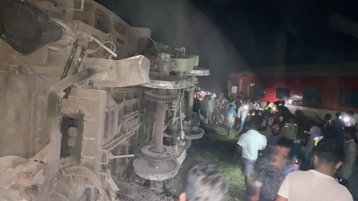 Darbhanga Express Collides Near Chennai