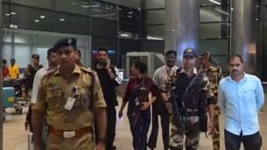 Siraj Receives Heroic Hometown Welcome